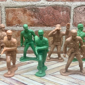 7 Vintage Army Soldier Men