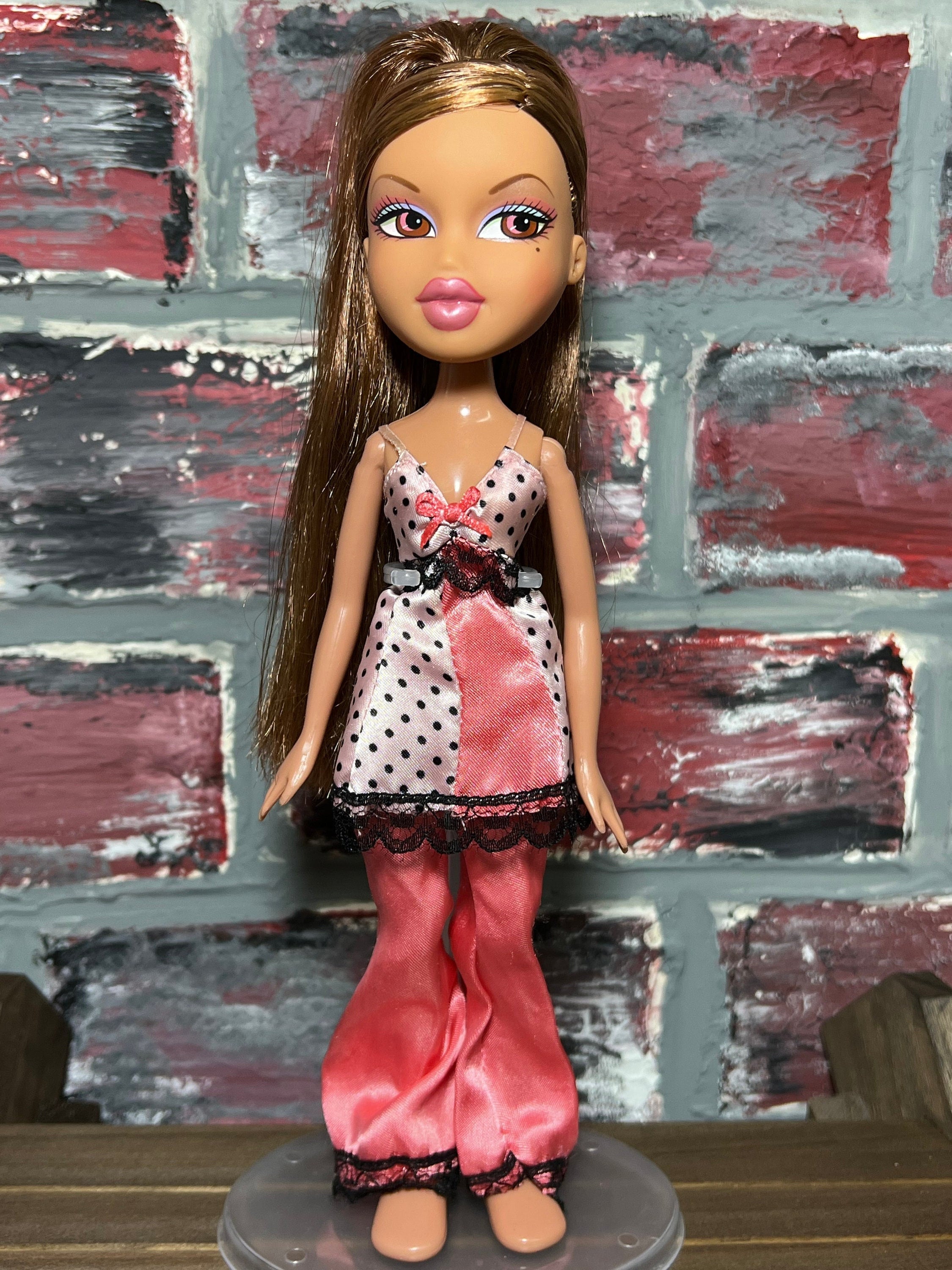 Vintage Sleep Over Yasmin Bratz Doll in Original Outfit 