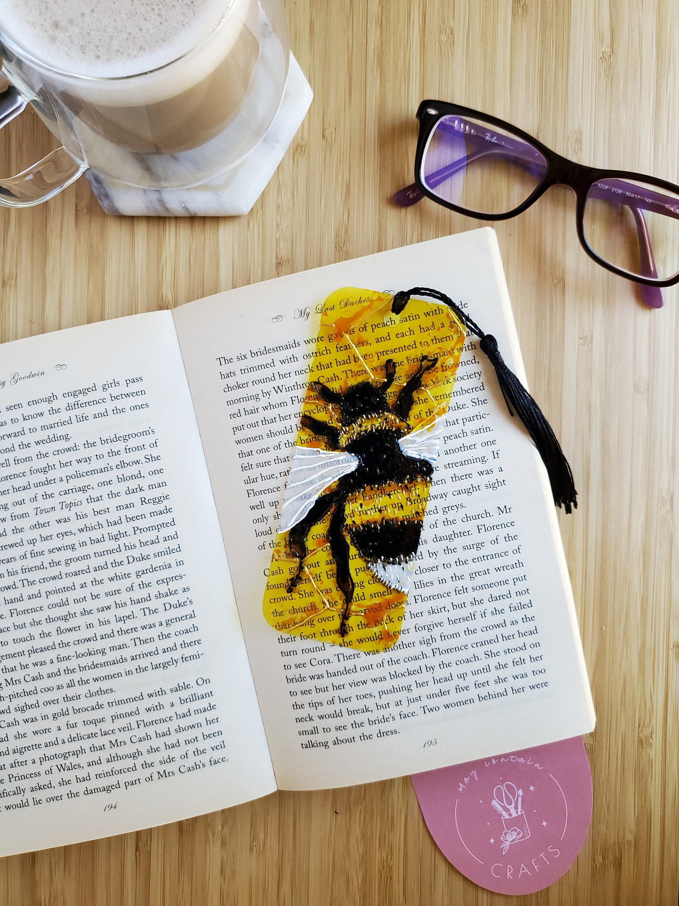 Bumble Bee &amp; honeycomb bookmark | Etsy