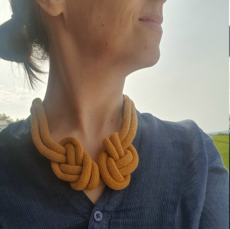 Collana in corda fatta a mano INFINITY, cordone di cotone riciclato, accessori boho, gioielli moderni, collana di dichiarazione, scegli il tuo colore immagine 5