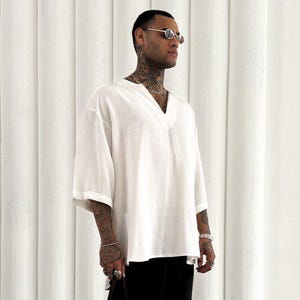 Oversize Beige Men&#39;s T-Shirt with Side Slit V-Neck - Oversize t-shirt, Wide sleeve t-shirt, Shirt for men, Relaxed Mens Beige t-shirt