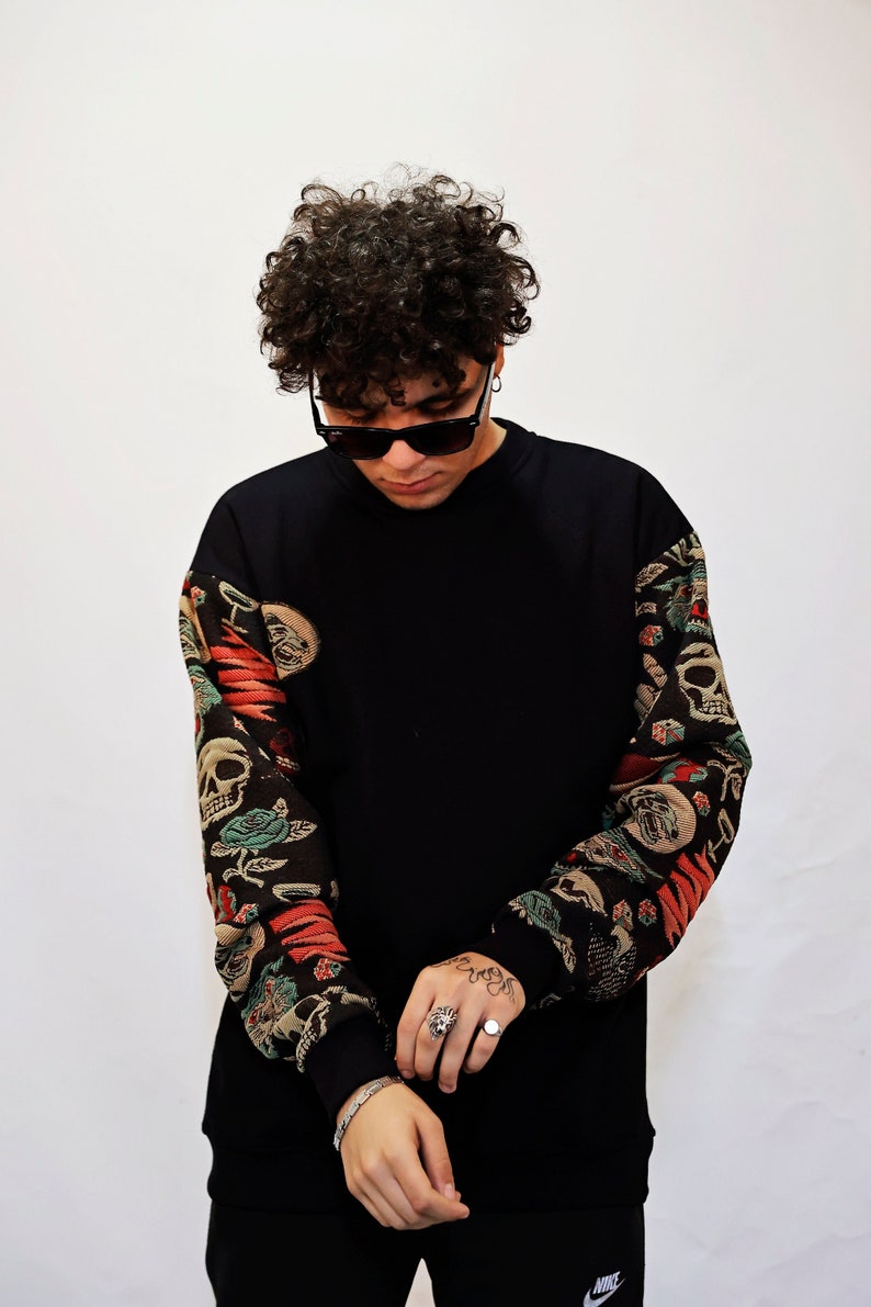 VG STREET Special Design Embossed Sleeves Detail Streetwear Long Sleeve Oversize Sweatshirt image 1