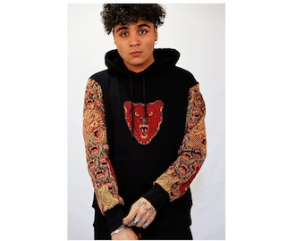 Unisex Streetwear Schwarzer Hoodie - Private Collection - Street Style - Bär geprägt / Mystische Tiere / Arm und Hoodie Detail