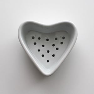 1x Vintage Ironstone Heart Shape Cheese Mould, wit porseleinen zeef ,Antieke Franse Heart Shape Cheese Mould