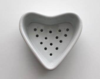 1x Vintage Ironstone Heart Shape Cheese Mould, wit porseleinen zeef ,Antieke Franse Heart Shape Cheese Mould