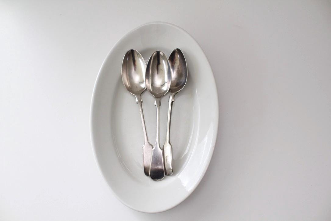 スターリングシルバー アンティークスプーン 3本セット アンティーク スプーン 3本セット 彫刻柄 シルバー系｜Yahoo!フリマ