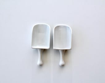 1 X Vintage white Ironstone Scoop