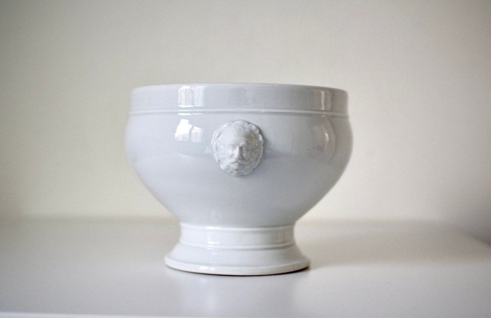 Vintage White Ironstone LION HEAD Tureen, Vintage ironstone tureen,French Farmhouse kitchen,Vintage Hutschenreuther Selb Bavaria Germany