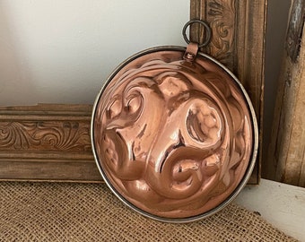 Vintage French Copper Cake Jelly Pudding Brioche Mould with Classic Motif (Copper Kitchen Wall Décor; Copper Pan with Wall Hanging Hook)