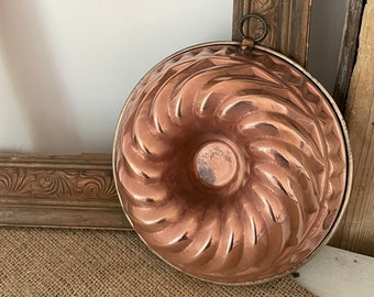 Vintage francés cobre Bundt Cake Brioche molde anillo estaño con motivo de diseño clásico (decoración de pared de cocina de cobre; pudín de gelatina)