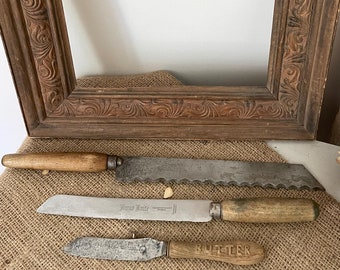 19世紀のヴィンテージブレッドナイフ：彫刻された骨と木のハンドル