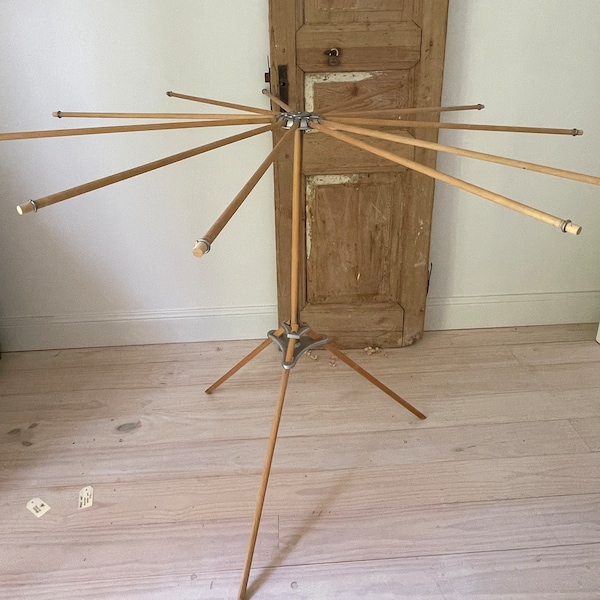 Vintage Collapsible Umbrella Clothes Drying Rack (Portable Clothes Horse, Timber Laundry Hanger, Vintage Laundry Décor, Small Space)