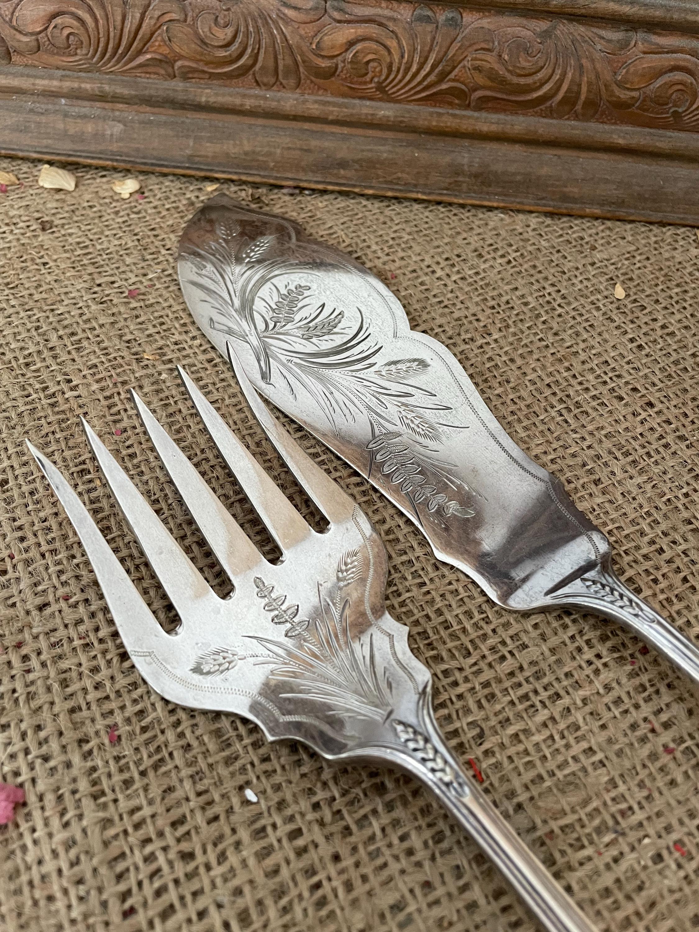 アンティークシルバープレートテーブルサーバーセット：彫刻入り