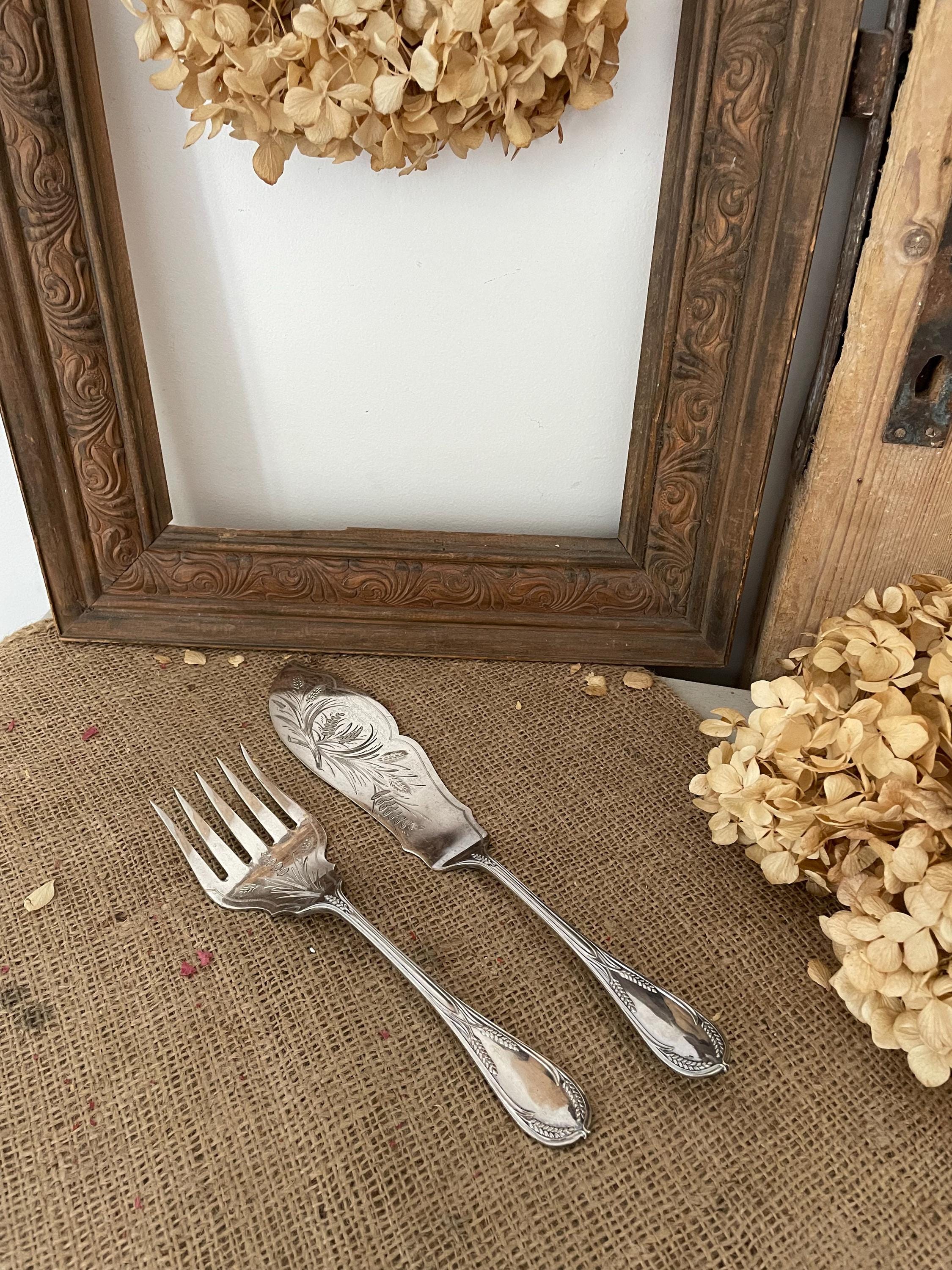 アンティークシルバープレートテーブルサーバーセット：彫刻入り