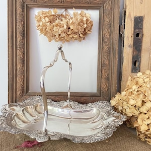 Cestino decorativo vintage in argento placcato (inglese; accessori floreali da sposa; vassoio per il tè pomeridiano per pasticcini, torte e biscotti; argenteria formale)