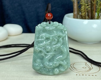 幸運の翡翠ドラゴンペンダントネックレス - ゴールデンドラゴン