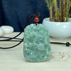 Echte grüne Jade Pferd Halskette, Jahr des Pferdes Anhänger, chinesischer Sternzeichen Stein, personalisierte gravierte Name Jadeit Schmuck Geschenkidee, Männer Frauen