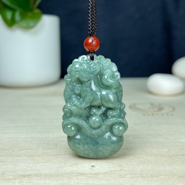 Pendentif chien en véritable jade vert, collier à breloques chiot année du zodiaque chinois, amulette gravée personnalisée, cadeau bijoux en jadéite homme femme