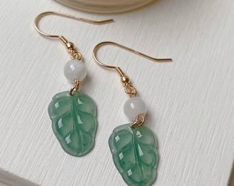 Boucles D'oreilles Pendantes En Jade Blanc - Forme Feuille, Zircons, Fait Main Aux USA - Neuf Sans Emballage