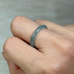 authentic jadeite ring in icy green, top quality jadeite, elegant jewelry style