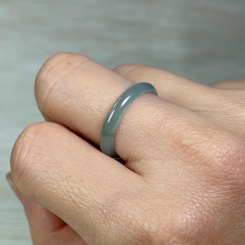 authentic jadeite ring in icy green, top quality jadeite, elegant jewelry style