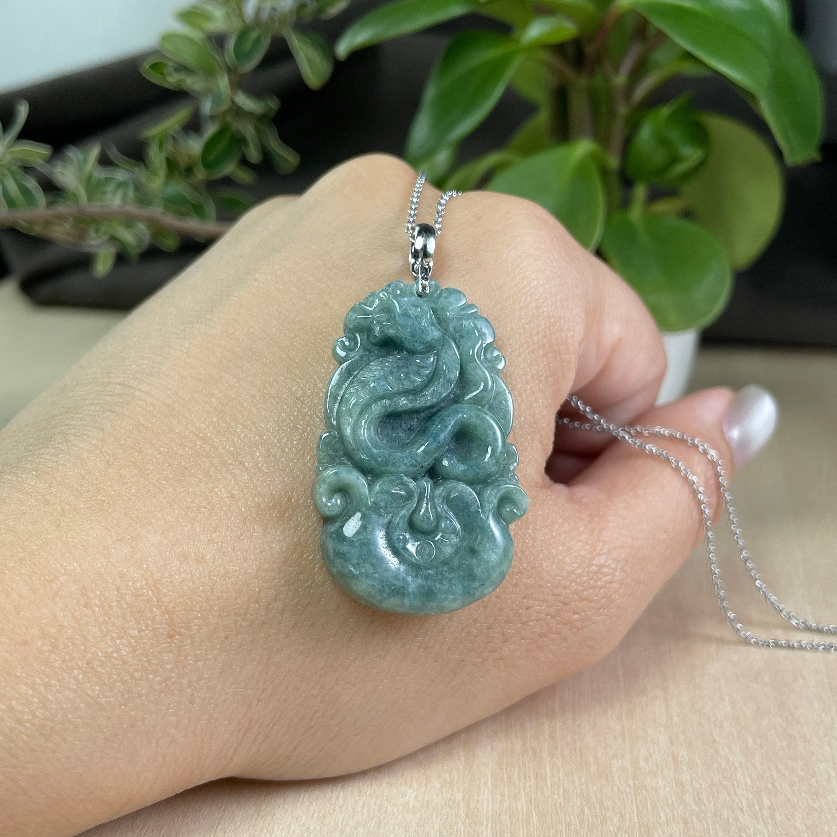 本物の翡翠の蛇ネックレス、蛇年ペンダント、中国の十二支チャーム