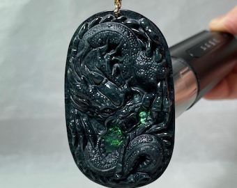 Echte zwarte jade vliegende draak-ketting: donkergroen gesneden hangersieraden, effen achterkant achterkant
