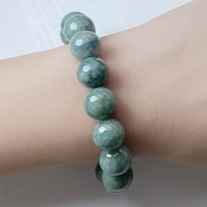 thumbnail image 2 of Natural Jade Bead Bracelet – Gradient Green Elastic Bangle For Women 2 of 14