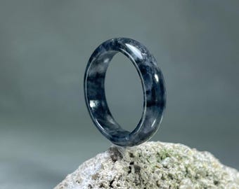 Anello autentico in vera giada nera di grado A: regalo personalizzato con nome inciso, gioiello portafortuna secondo i principi del Feng Shui cinese.