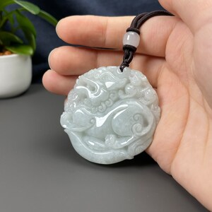 本物の氷翡翠彫刻キリン麒麟ネックレス、グレードAジェダイト 