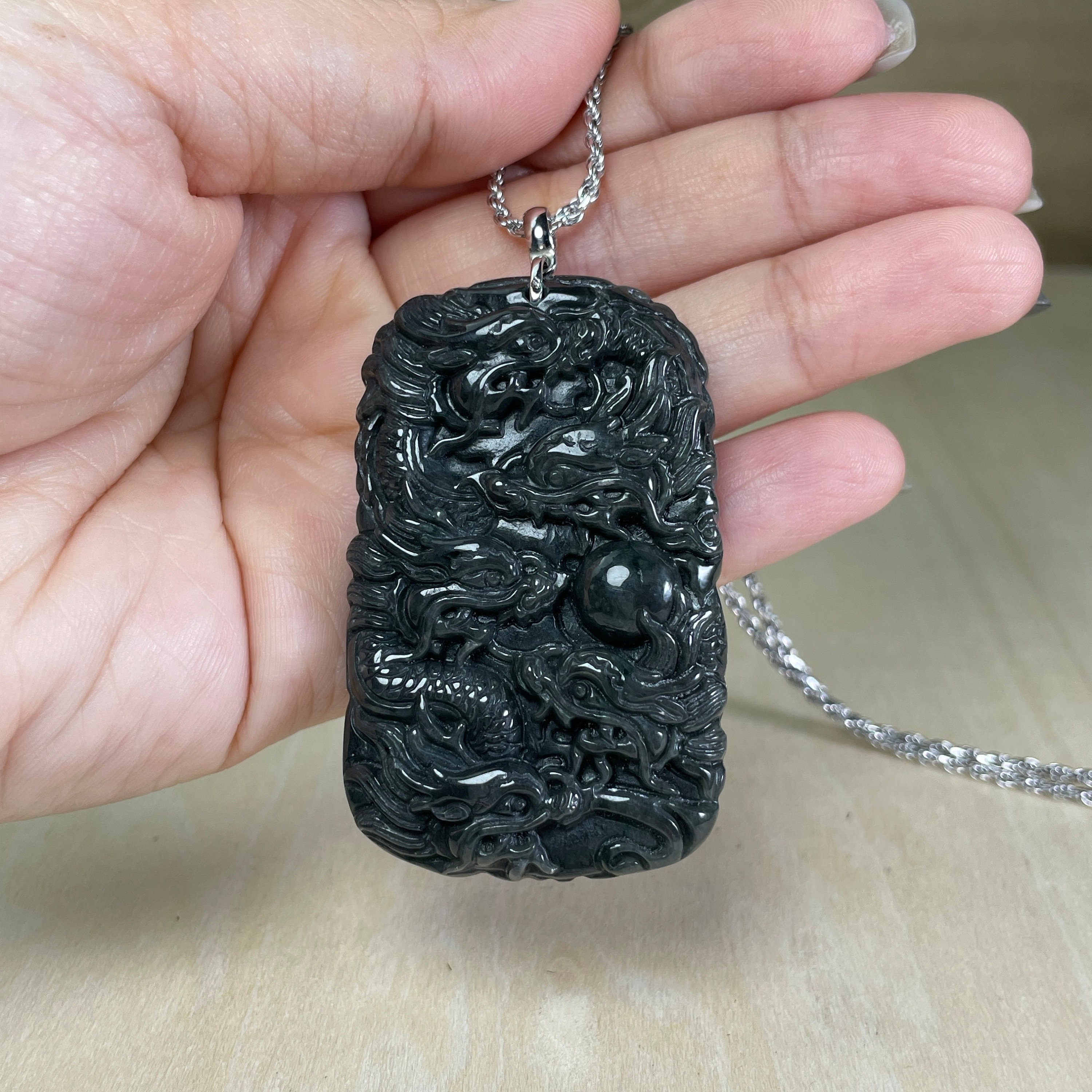 本物の黒翡翠龍ネックレス、龍年2024彫刻翡翠ペンダント、幸運のお守り