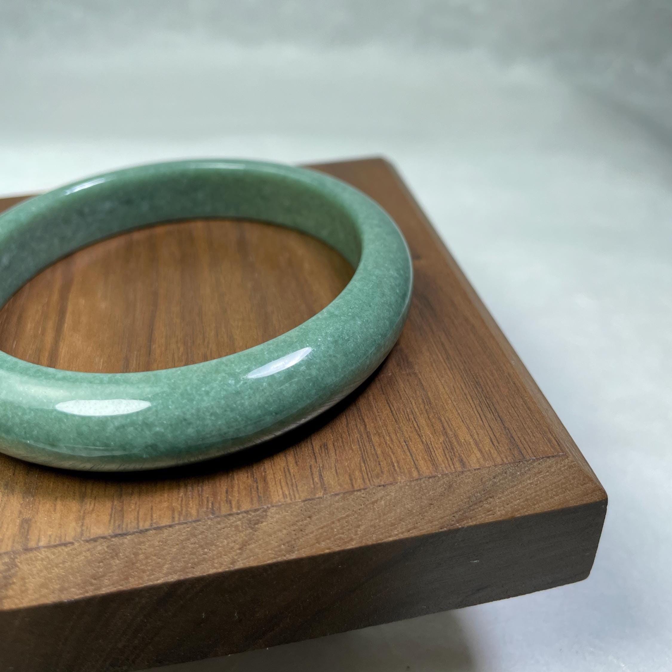 天然ジェダイト ひすい 翡翠 バングル ブレスレット Jade Bangle Amazon | [ゆの美] 翡翠 バングル 天然石 くり抜き ブレスレット
