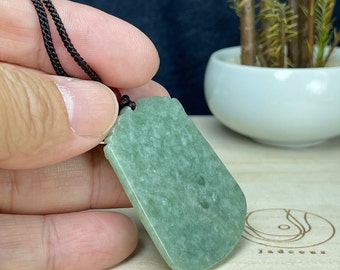 翡翠　馬　猿　緑 BC16ヴィンテージ、新入荷。ライトグリーンの翡翠彫刻が施された