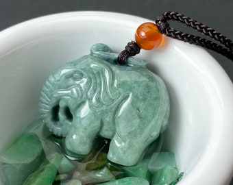 翡翠の象の手彫りネックレス、XY-0223-1746482658 - Etsy 日本