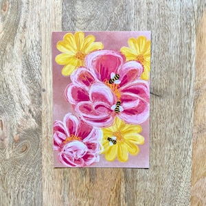 Postkarte mit gemalten Blumen und Bienen inklusive Briefumschlag | Glückwunschkarte mit floralem Design