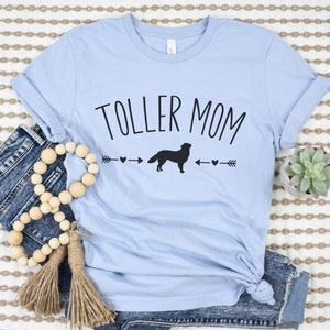 Toller Mom T-Shirt, Nova Scotia Duck Tolling Retriever Gift, Toller Dog Tee, Minimalist Duck Toller Shirt, Feminine Dog Tee, Dog Mom Shirt