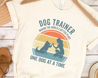 Camiseta de entrenador de perros, camiseta de entrenamiento para ella, regalo divertido para entrenador de perros, linda camiseta retro vintage con atardecer para amantes de los perros, camiseta para mamá de perro