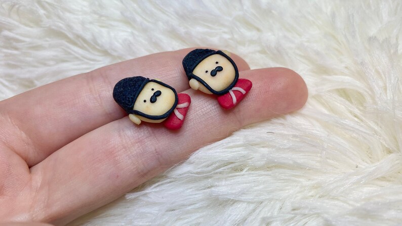 hypoallergenic studs Queen/'s Guard button earrings royal guard earrings England UK earrings beef eater earrings London earrings