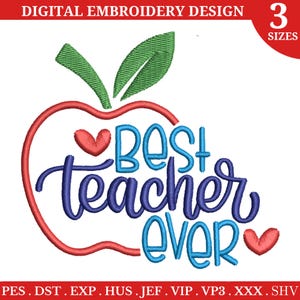 Peut inclure: Motif de broderie numérique avec un contour de pomme rouge et des feuilles vertes. Les mots "Best Teacher Ever" sont brodés en bleu et turquoise, avec des cœurs rouges. Disponible en 3 tailles.