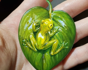 Glass frog on leaf sticker