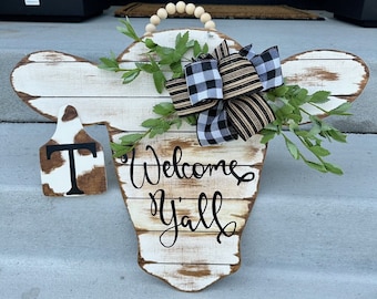 Farmhouse Door Hanger, Cow Door Hanger, Personalized Cow Door Sign, Cow Wreath, Western Door Hanger, Spring Door Hanger, Farmhouse Decor