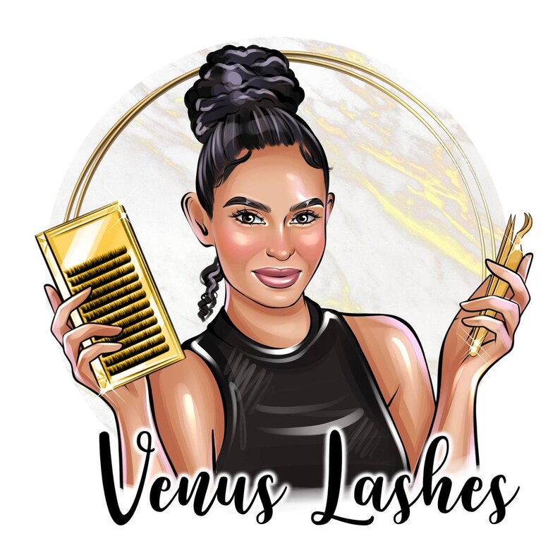 K&ouml;nnte beinhalten: Illustration einer Frau, die Wimpernverl&auml;ngerungen und eine Pinzette h&auml;lt. Die Frau hat dunkles Haar und tr&auml;gt ein schwarzes Oberteil, vor einem goldenen und marmorierten Hintergrund. Der Text "Venus Lashes" ist kursiv geschrieben.