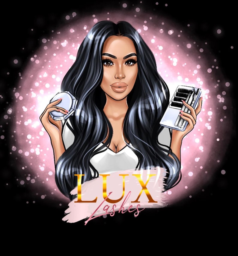 K&ouml;nnte beinhalten: Illustration einer Frau mit langen schwarzen Haaren, die einen Kompaktpuder und eine Schale mit falschen Wimpern h&auml;lt. Das Bild hat einen rosa und schwarzen Hintergrund mit dem Text "LUX Lashes" in Gold und Rosa.