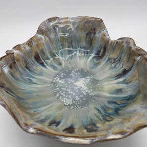 Peacock glaze large bowl.             Hand built large  dish with beautiful unique peacock glaze.