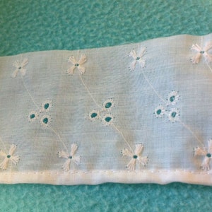 White Eyelet 2 1/2 inch wide 1 yard