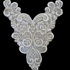 Vintage Large Flower Neckline Applique   8 x 10