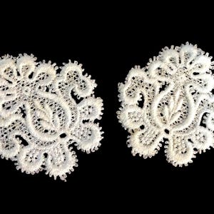 Vintage White Embroidered  Flower  Applique Set of 2   2 x  2 3/8