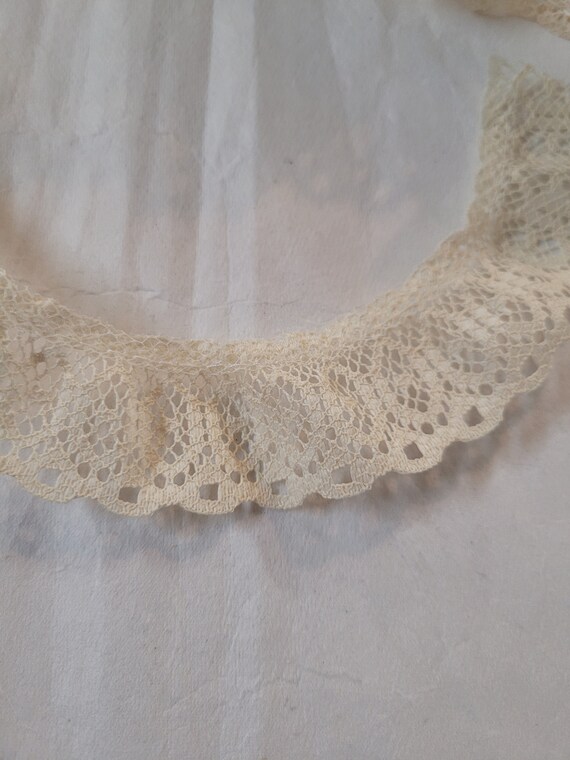 Off White Gathered Lace 1 1 4 inches wide 1 yard