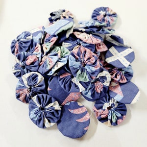 Yo-Yos Hand Made Assorted sizes Vintage Fabric Lot of 44 Assorted Colors