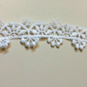 Vintage Half Moon Trim 1 inch 1 yard